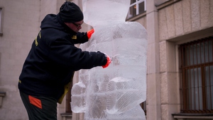 Подготовка на Ледения фестивал в София