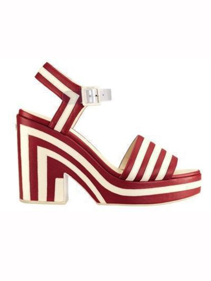 Сандали Chanel в червено и бяло рае