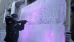 Ледена инсталация - част от Absolut icebar в София
