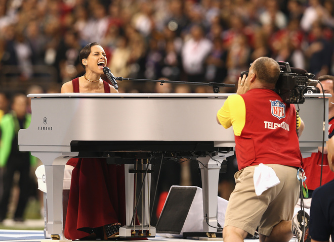 Алиша Кийс - с пиано на стадиона