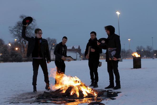 Fall out boy se zavrashtat sas save rock and roll 2013