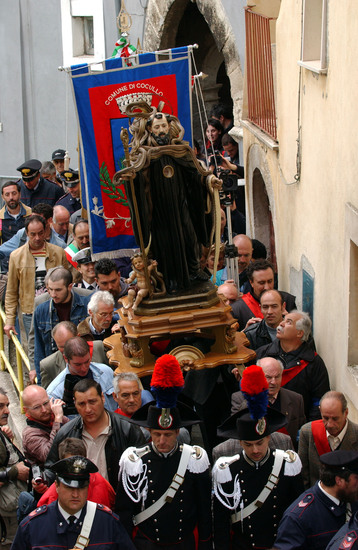 Религиозно шествие със змии