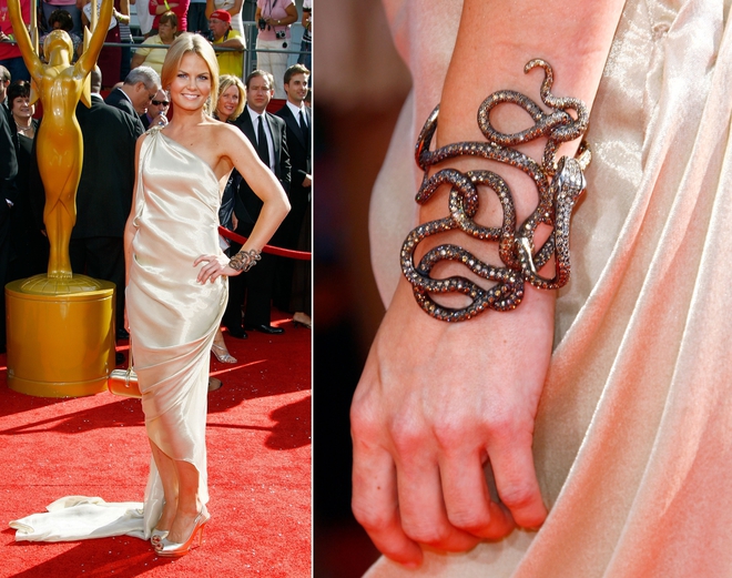Дженифър Морисън със змийска гривна