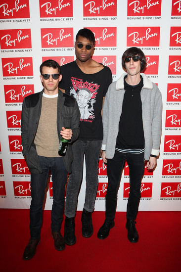 O. Children на килима на Ray Ban