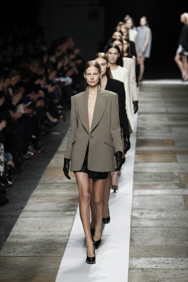 Ревюто на Theyskens' Theory, есен-зима 2013/2014