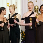 Никол Кидман и Катрин Зита-Джоунс с "Оскар 2003"