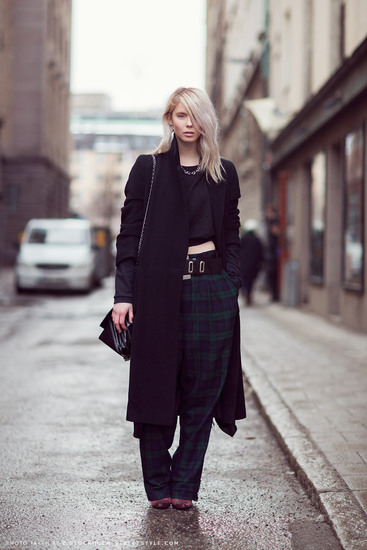 Дама в дълго палто