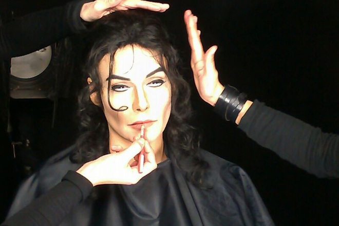 Диана Любенова като Майкъл Джексън