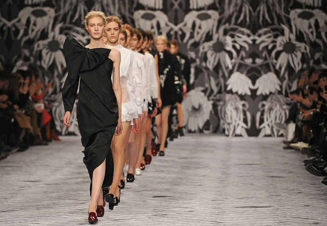 Ревюто на Viktor&Rolf, есен-зима 2013/2014