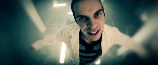 Скилър с бяла престилка