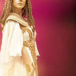 Емануела като Клеопатра