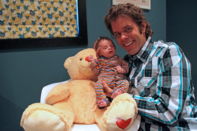 Перец Хилтън показа наследника си