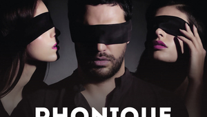 Диджей Phonique със завързани очи