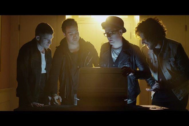 Fall out boy vazkrasvat v the phoenix