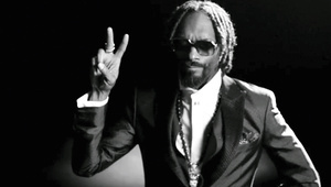 Snoop Lion feat. Drake & Cori B – No Guns Allowed