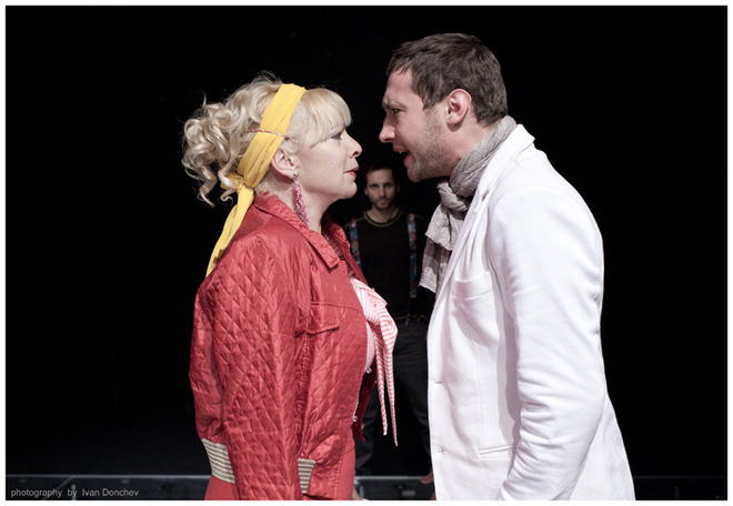 Нона Йотова и Дарин Ангелов в постановката "Царството земно" от Тенеси Уилямс