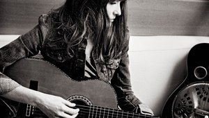 Карла Бруни с "Малки френски песнички"