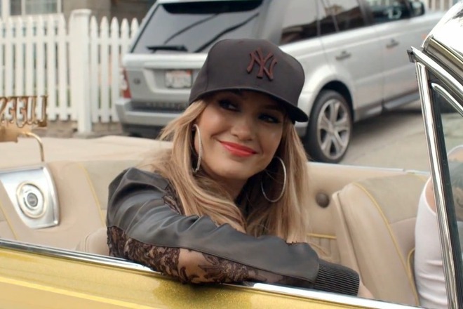 Dzhenifar lopes uchastva vav videoto becky from the block