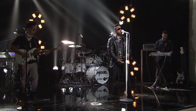 Мигел на сцената на SNL