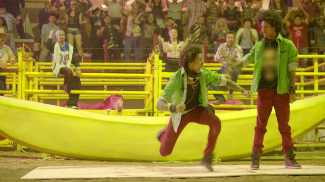 Близнаците "Ле Туинс" в клип на Гета