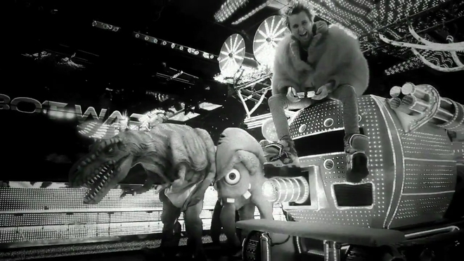 Мат Белами в черно-бял кадър