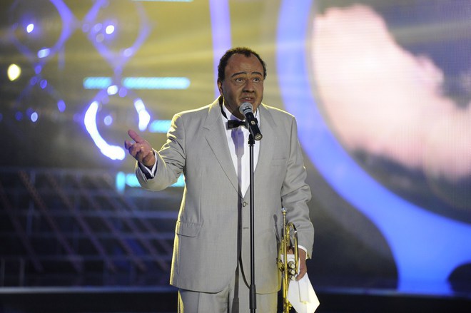 Стефан Рядков като Луис Армстронг