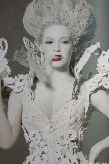 Бийонсе във фотоалбума към турнето й (13)