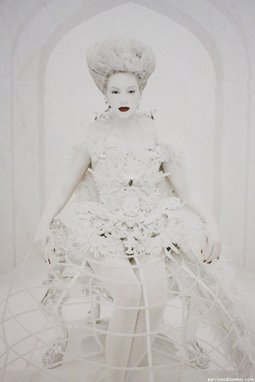 Бийонсе във фотоалбума към турнето й (12)