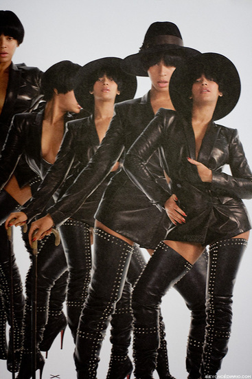 Бийонсе във фотоалбума към турнето й (5)