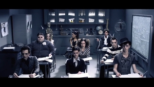 Popular Song на Мика