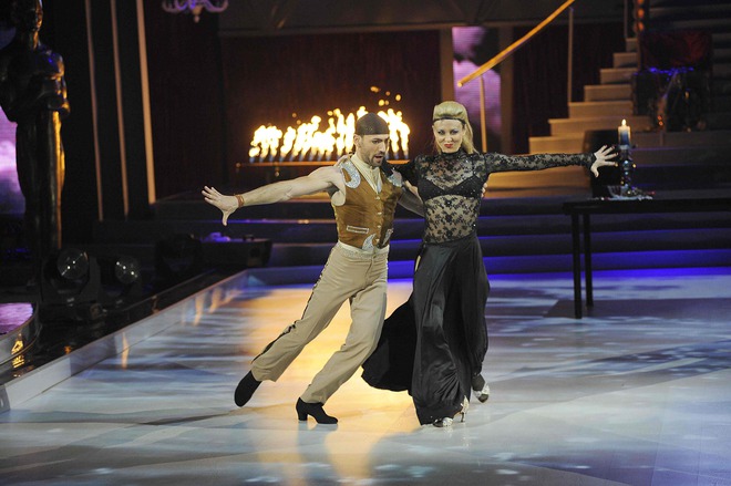 Стелла се завърна на дансинга като карибска пиратка