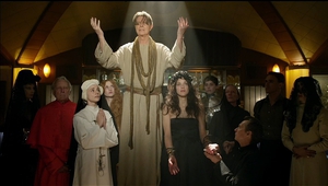 Марион Котияр и Гари Олдман в клип на Дейвид Боуи