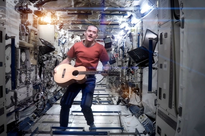 Astronavt pee space oddity