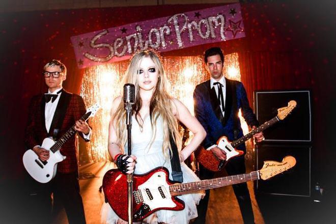 Avril Lavigne - Here's To Never Growing Up