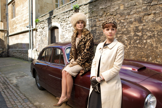 Кери Мълиган и Розамунд Пайк в "Съзряване" (2009)