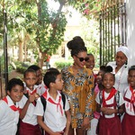 Бийонсе се снима с деца в Куба