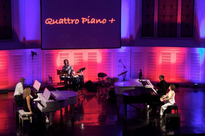 Експлозия за десет ръце и четири пиана