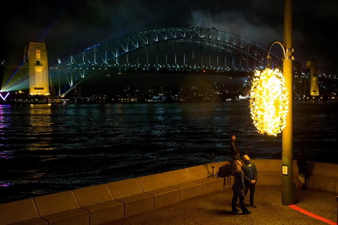 Vivid Sydney 2013: Светещ "пчелен кошер"