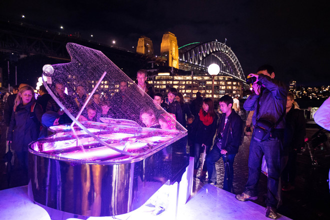 Vivid Sydney 2013: Светещо пиано