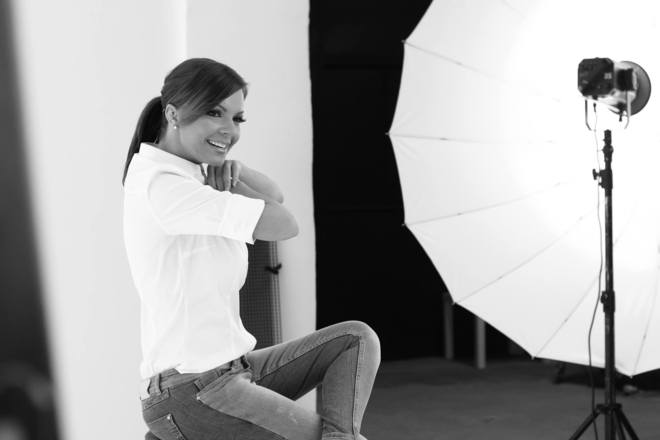 Галена в риза и дънки