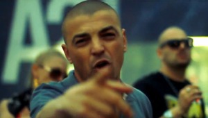 Рапърът Конса без шапка