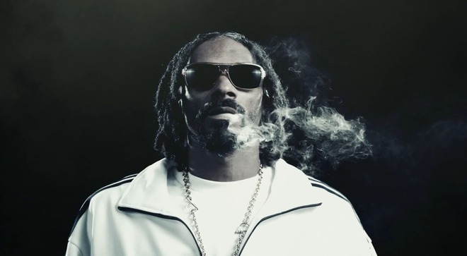 Снуп Лайън с черни очила