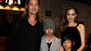 Джоли, Пит и две от децата им: Мадокс и Пакс