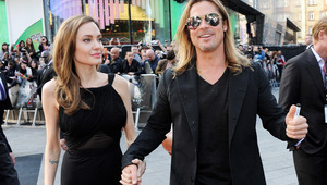 Брад и Анджелина се държат за ръце