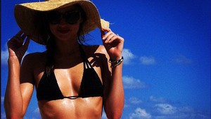 Миранда Кър под шапка