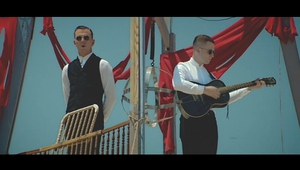 "Хъртс" в клипа Somebody To Die For