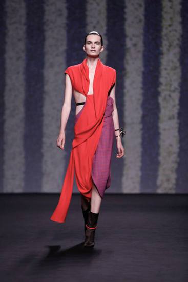 Висша мода от "Диор" за есен 2013 (45)