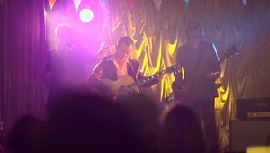 Кадър от Show Me The Wonder на "Маник стрийт прийчърс"