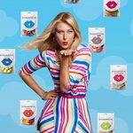 Мария Шарапова рекламира бонбоните си