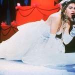 Мадона пее Like a Virgin на видеонаградите на MTV през 1984 г.